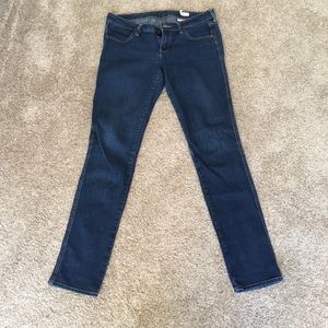 Cute blue jean, straight leg.